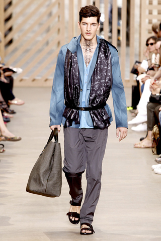 Louis Vuitton / - 2011